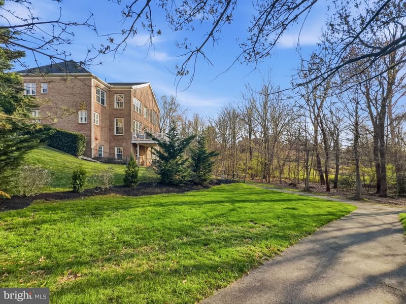 10123 Ratcliffe Manor Dr, Fairfax, VA 22030