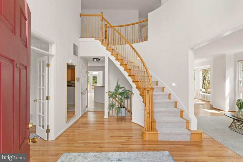 5105 Whisper Willow Dr, Fairfax, VA 22030