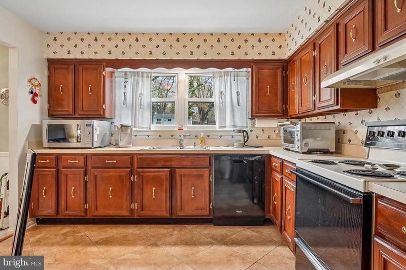 8606 Bluffwood Ln, Fort Washington, MD 20744