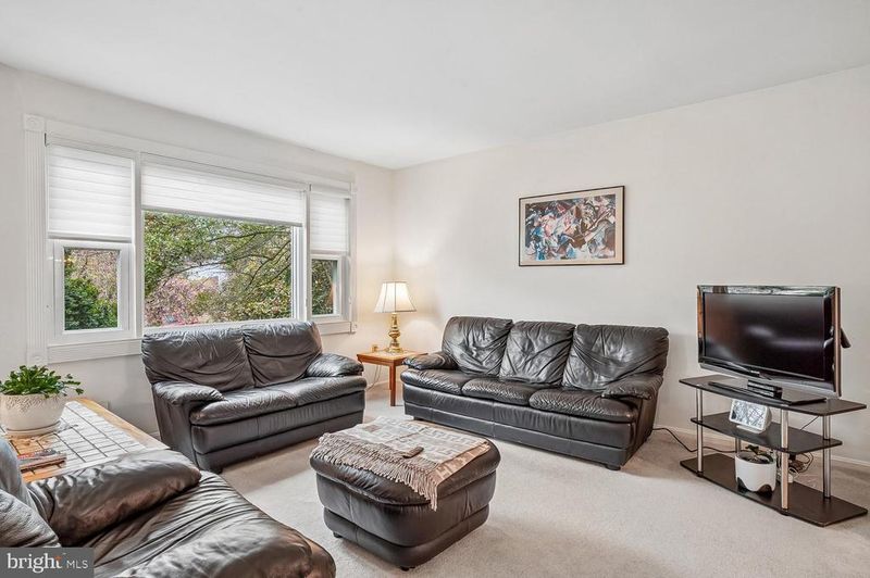8606 Bluffwood Ln, Fort Washington, MD 20744