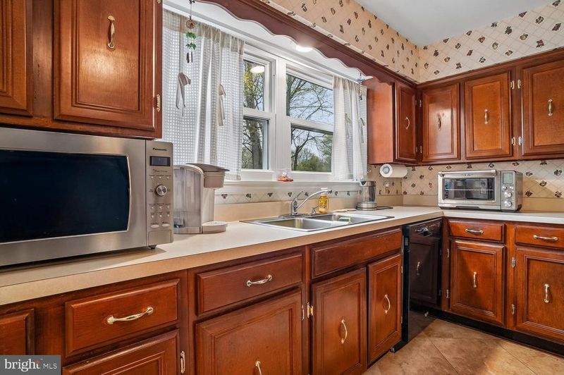 8606 Bluffwood Ln, Fort Washington, MD 20744
