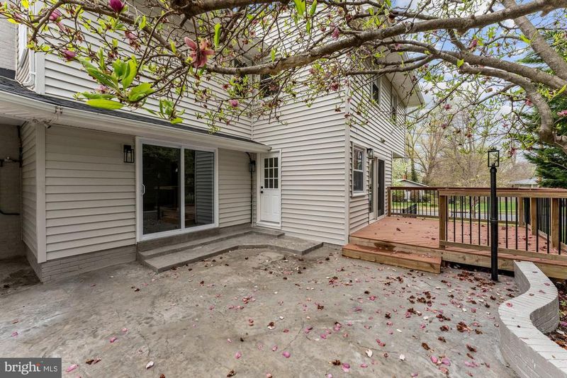 8612 Cottage St, Vienna, VA 22180