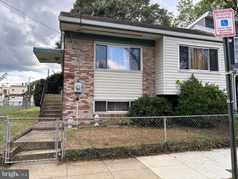 633 Raleigh Pl SE, Washington, DC 20032