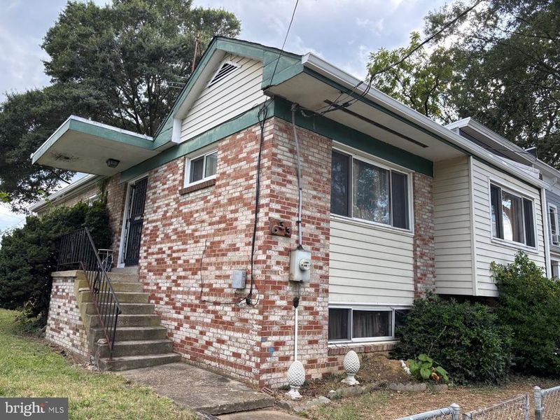 633 Raleigh Pl SE, Washington, DC 20032