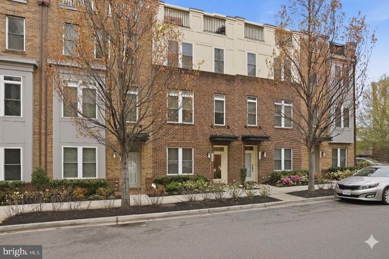 3420 11th St S, Arlington, VA 22204