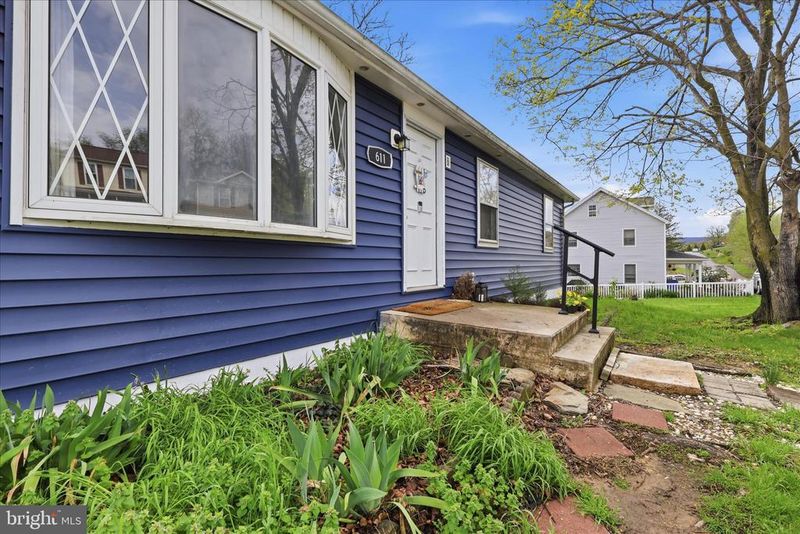 611 Tritapoe Dr, Knoxville, MD 21758