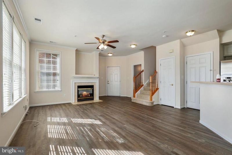 4617 Hummingbird Ln #110, Fairfax, VA 22033
