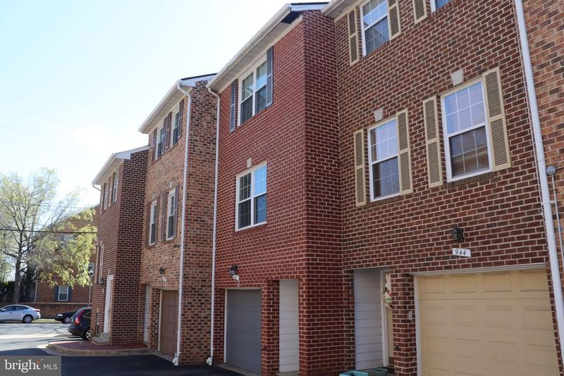 942 S Rolfe St, Arlington, VA 22204