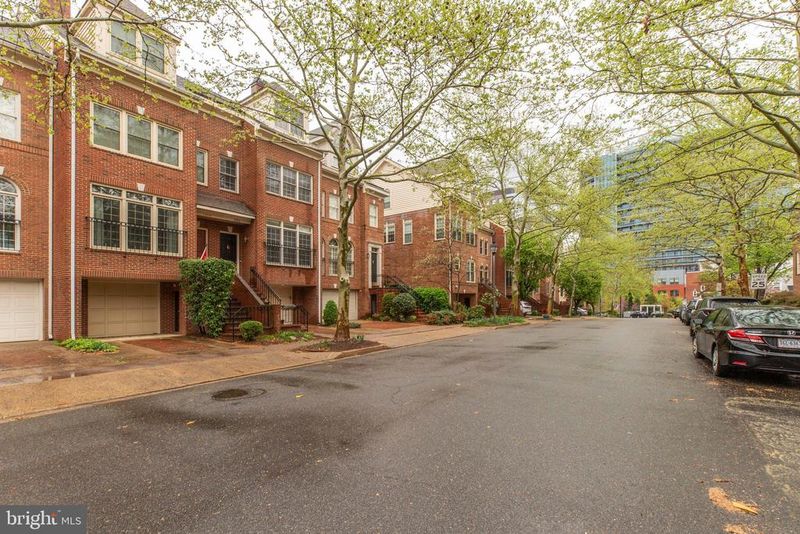 1516 N Colonial Ter, Arlington, VA 22209