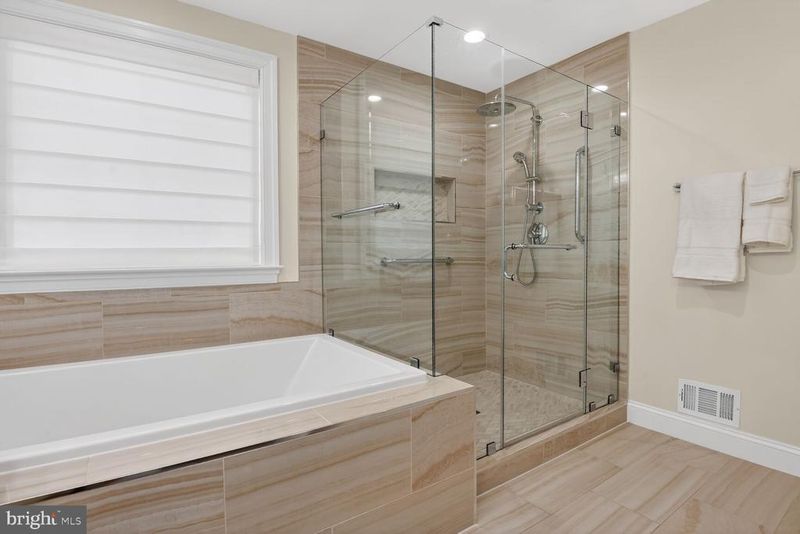 4714 Barnum Ln, Alexandria, VA 22312