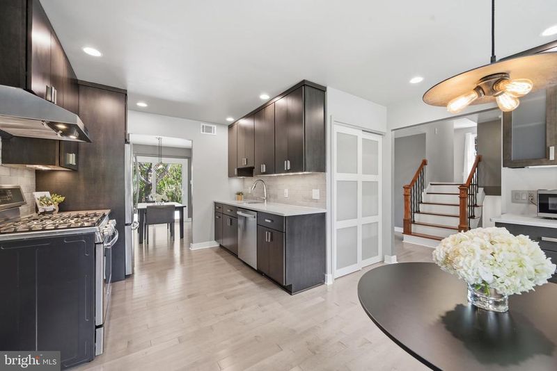 7 Bentley Ct, Rockville, MD 20850