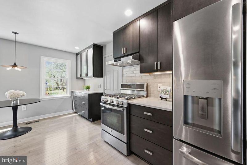 7 Bentley Ct, Rockville, MD 20850