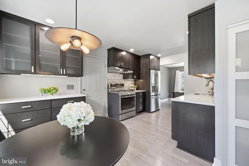 7 Bentley Ct, Rockville, MD 20850