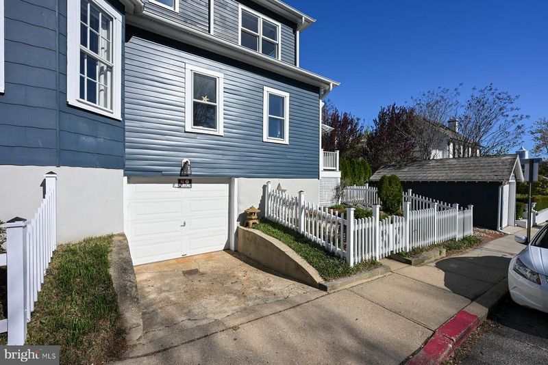 98 Duke Of Gloucester St, Annapolis, MD 21401
