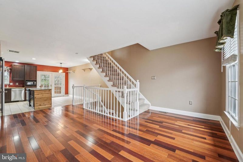56 Victoria Sq, Frederick, MD 21702