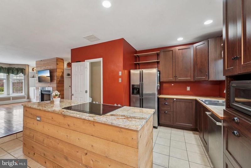 56 Victoria Sq, Frederick, MD 21702