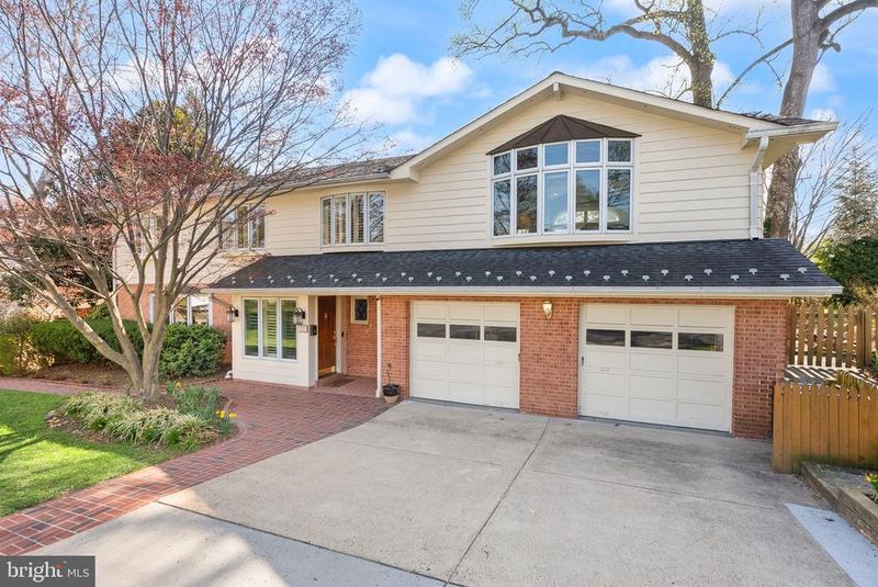 2501 N Nelson St N, Arlington, VA 22207