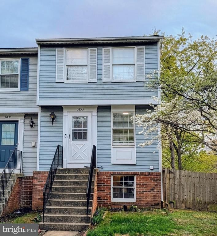 2853 Middleboro Dr, Falls Church, VA 22042