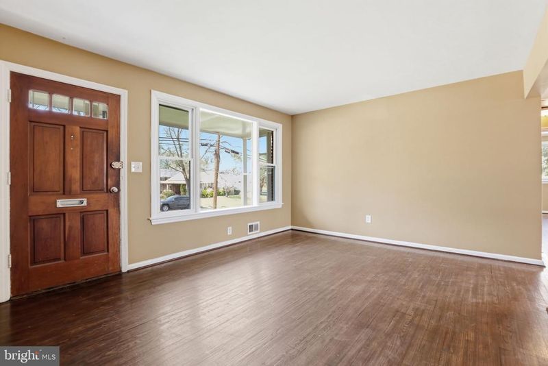 5709 84th Ave, Hyattsville, MD 20784