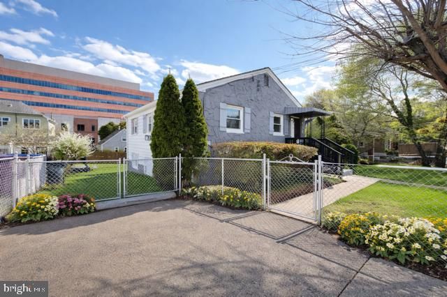 5132 19th Rd N, Arlington, VA 22207