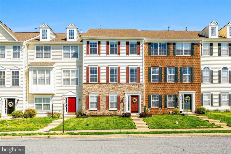318 E Wainscot Dr, New Market, MD 21774