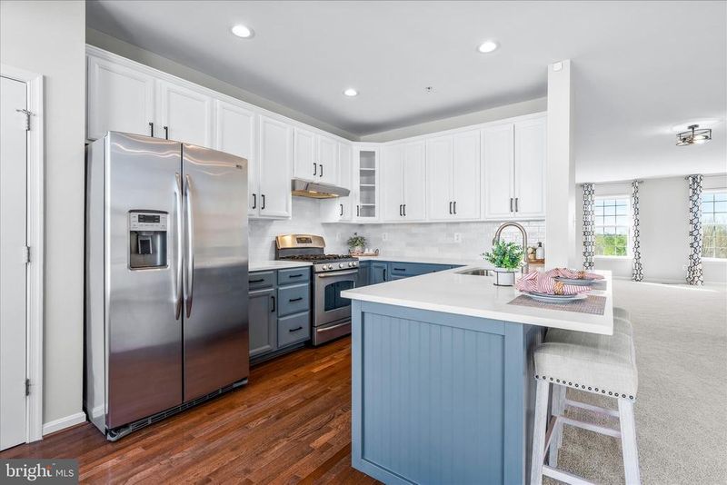318 E Wainscot Dr, New Market, MD 21774