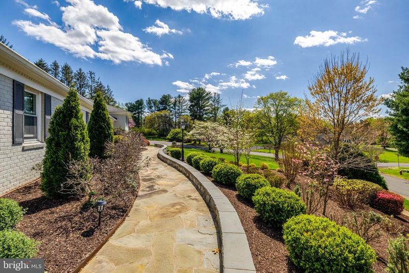 2114 Galloping Way, Vienna, VA 22181