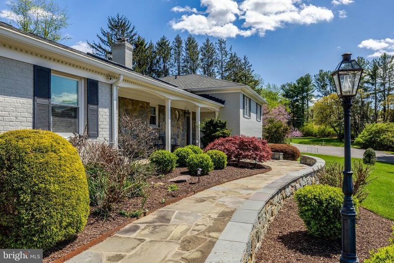 2114 Galloping Way, Vienna, VA 22181