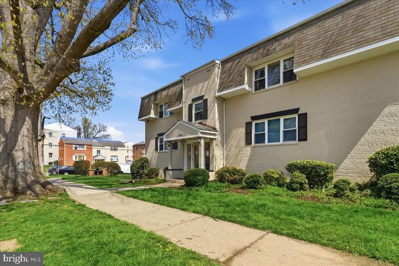 6198 Greenwood Dr #101, Falls Church, VA 22044