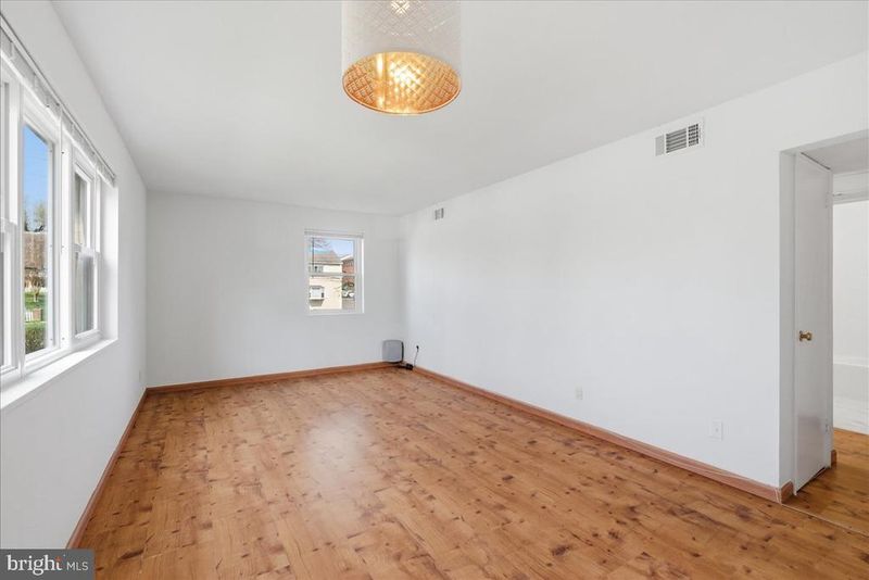 6198 Greenwood Dr #101, Falls Church, VA 22044