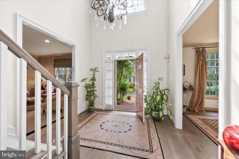 10515 Democracy Ln, Potomac, MD 20854