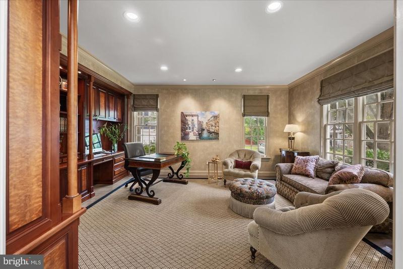 10515 Democracy Ln, Potomac, MD 20854