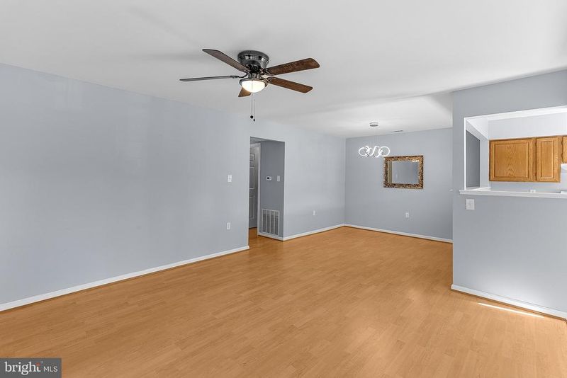 9363 Scarlet Oak Dr, Manassas, VA 20110