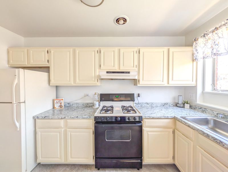 10500 Montrose Ave #203, Bethesda, MD 20814