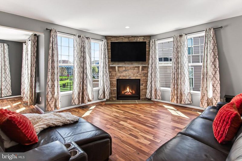 42308 Guildhall Dr, Ashburn, VA 20148
