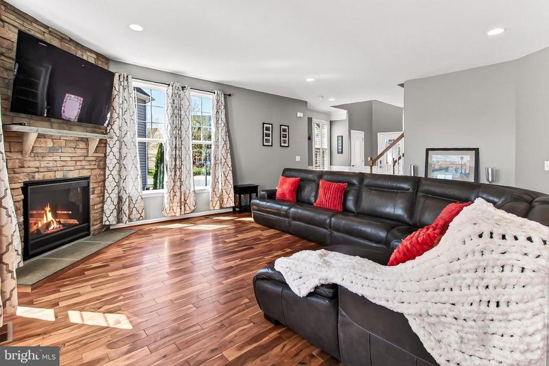42308 Guildhall Dr, Ashburn, VA 20148
