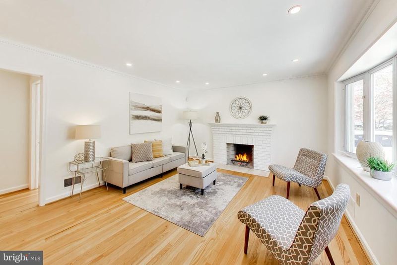 5823 Dewey St, Cheverly, MD 20785