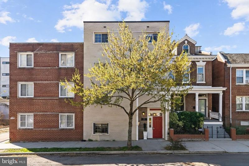 718 Park Rd NW #5, Washington, DC 20010