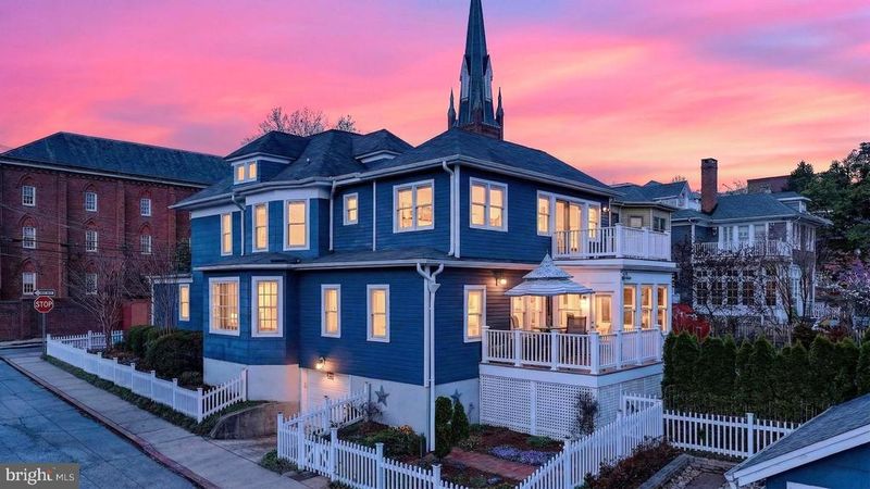 98 Duke Of Gloucester St, Annapolis, MD 21401