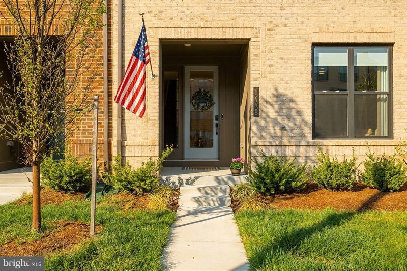 42338 Nelsonville Ter, Brambleton, VA 20148