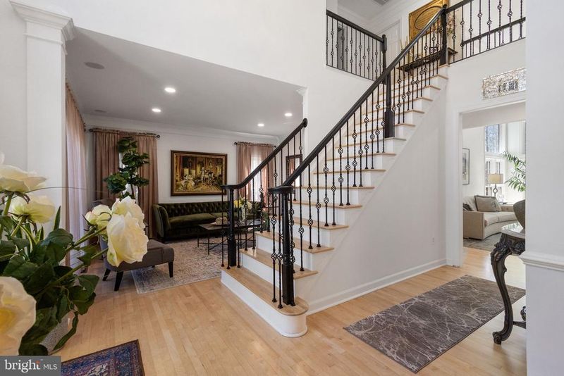 22579 Forest Manor Dr, Ashburn, VA 20148