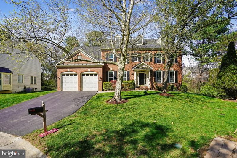 13236 Maplecrest Dr, Potomac, MD 20854
