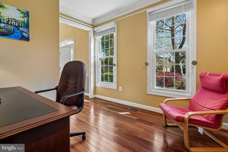 13236 Maplecrest Dr, Potomac, MD 20854