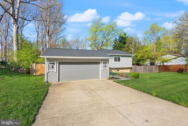 5348 Black Oak Dr, Fairfax, VA 22032
