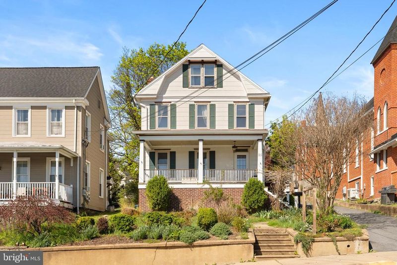 25 E A St E, Brunswick, MD 21716