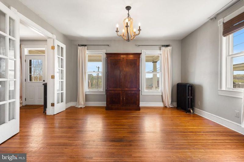 25 E A St E, Brunswick, MD 21716