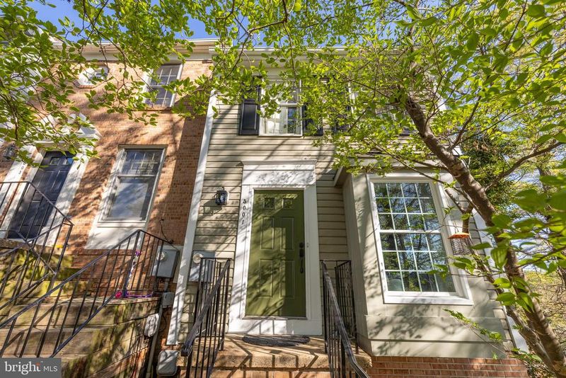 5001 9th St S, Arlington, VA 22204
