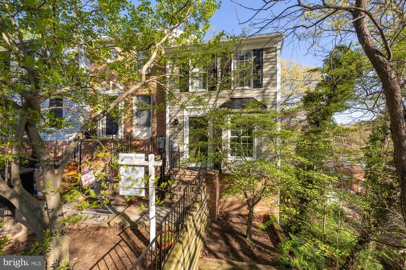 5001 9th St S, Arlington, VA 22204