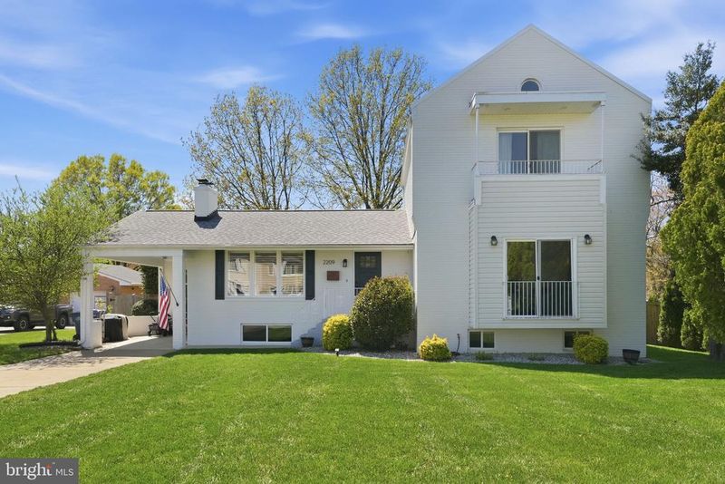 2209 Rollins Dr, Alexandria, VA 22307