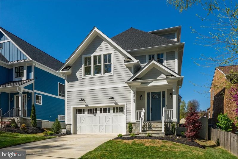 4423 15th St N, Arlington, VA 22207